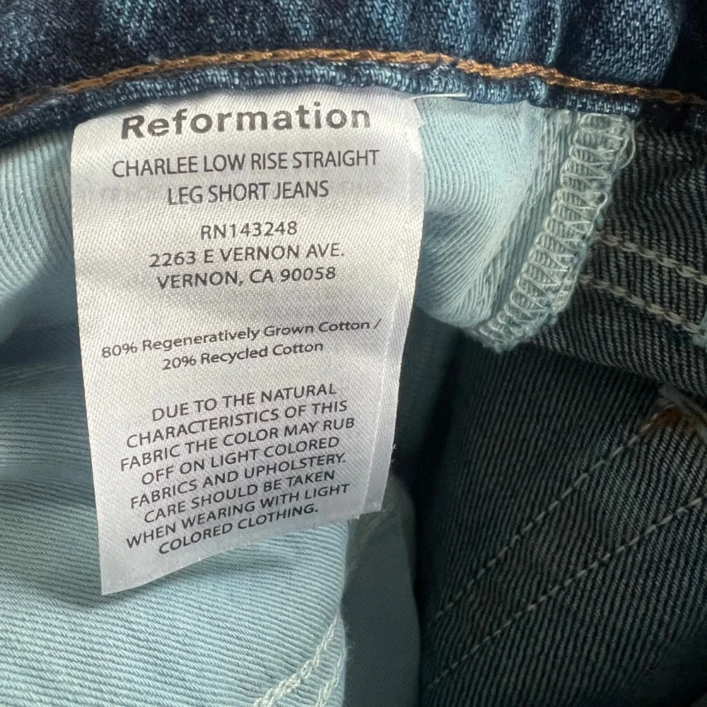 Reformation Charlee Low Rise Straight Leg Short Jeans In Blue Maggiore. Size 30S - Picture 7 of 15